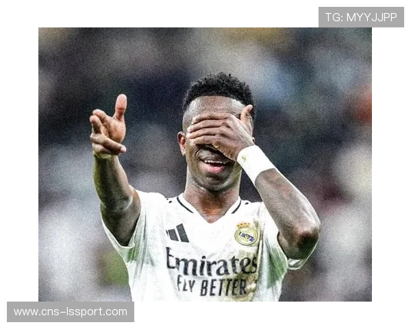 巴尔韦德重返中场后的第一次精准长传，阿韦洛亚场边鼓掌